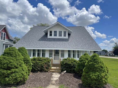 /international/us/3155-n-main-street-dodgeville-wi-110101121701/