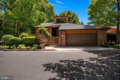 /international/us/2121-cabots-point-lane-reston-va-110108544657/