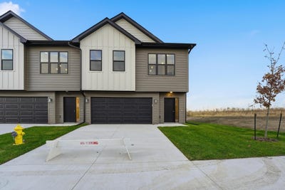 /international/us/1382-meadow-rose-place-waukee-ia-110103432925/