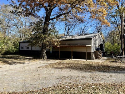 /international/us/2175-old-police-park-road-st-joseph-il-110103424662/