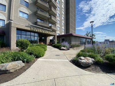 /international/us/111-dekoven-drive-middletown-ct-110109086241/