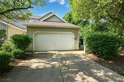 /international/us/2096-hidden-hollow-lane-akron-oh-110100870742/