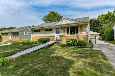 /international/us/2822-s-67th-st-milwaukee-wi-110101424971/