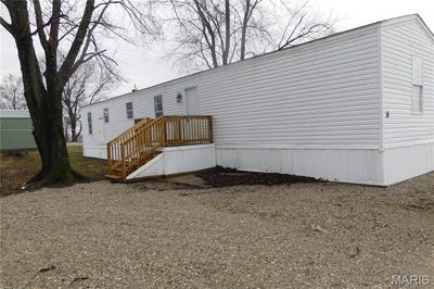 /international/us/616-s-state-rt-37-kinmundy-il-110106185408/