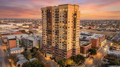 /international/us/215-n-center-st-san-antonio-tx-110105290248/