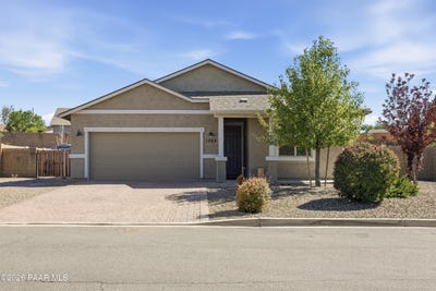/international/us/1565-e-yorkshire-avenue-chino-valley-az-110120590868/