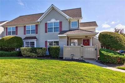/international/us/704-lakeside-drive-suffolk-va-110120828839/