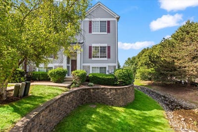 /international/us/119-enclave-circle-bolingbrook-il-110108573548/