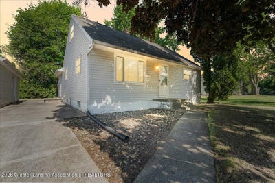 /international/us/105-pinetree-street-potterville-mi-110108392458/