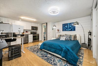 /international/us/1005-n-9th-st-boise-id-110107855925/