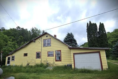 /international/us/15928-pine-tree-road-highland-wi-110108825398/