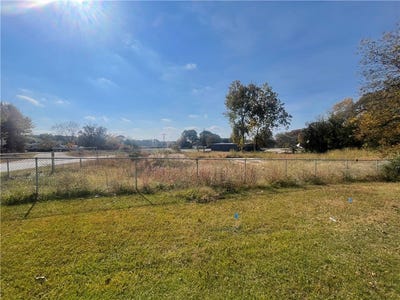 /international/us/corner-e-south-broad-and-earle-street-walhalla-sc-110103372921/