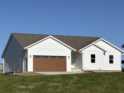 /international/us/553-massman-drive-decorah-ia-110105019015/