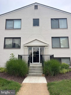 /international/us/125-i-clubhouse-drive-sw-leesburg-va-110108688548/