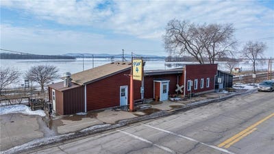 /international/us/600-n-main-street-alma-wi-110105804015/