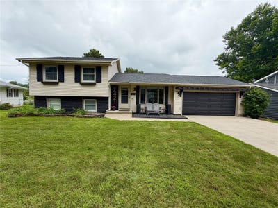 /international/us/2421-n-2nd-avenue-e-newton-ia-110119468641/