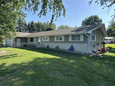/international/us/140-locust-st-brunsville-ia-110100683271/