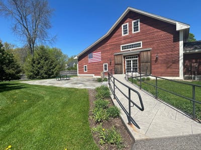 /international/us/244-amesbury-road-kensington-nh-110106145414/