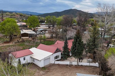 /international/us/47-valerio-road-ranchos-de-taos-nm-110107213590/
