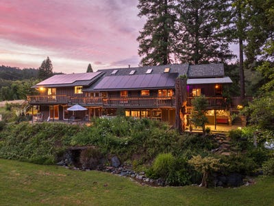 /international/us/8489-redwood-highway-wilderville-or-110108930597/