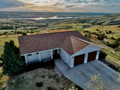 /international/us/20467-sunset-ridge-pl-pierre-sd-110108413618/