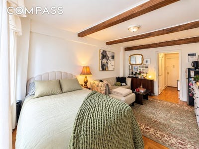 /international/us/433-w-34th-street-new-york-ny-110110365919/