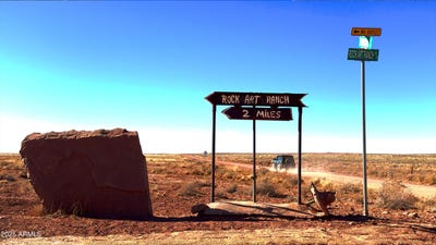 /international/us/000-bell-cow-aka-rock-art-ranch-road-winslow-az-110097480291/