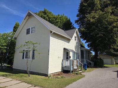 /international/us/1013-vine-street-manistee-mi-110119969190/