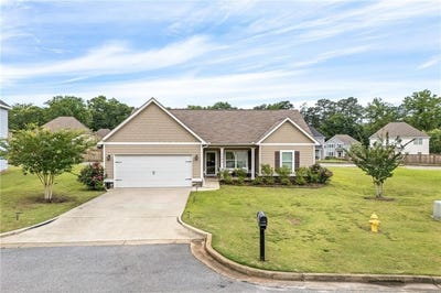 /international/us/2401-meadow-lane-valley-al-110108667244/