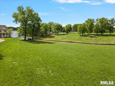/international/us/39-lake-vista-drive-taylorville-il-110107858295/