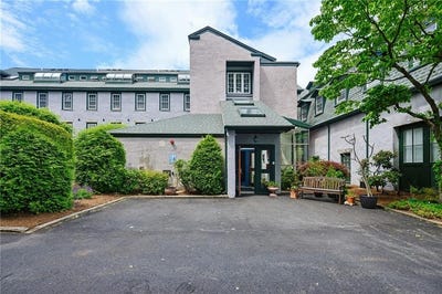 /international/us/25-water-street-east-greenwich-ri-110108903165/