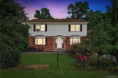 /international/us/16-oakland-avenue-chester-ny-110103811519/