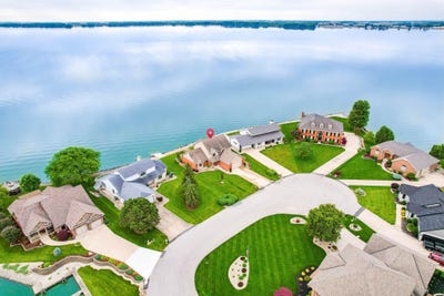 /international/us/214-mariners-point-drive-celina-oh-110108494832/