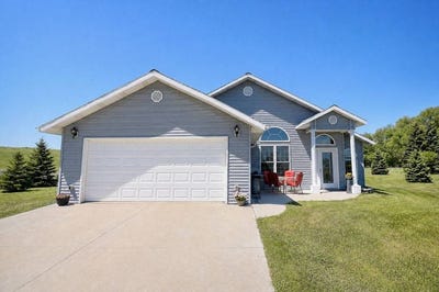 /international/us/207-touria-ln-devils-lake-nd-110107404117/