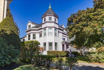 /international/us/270-lafayette-st-salem-ma-110120414807/