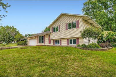 /international/us/167-tamarack-court-stillwater-mn-110101439349/