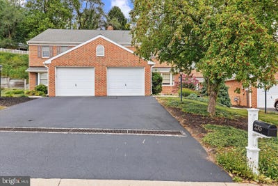 /international/us/235-wyntre-brooke-drive-york-pa-110101422387/