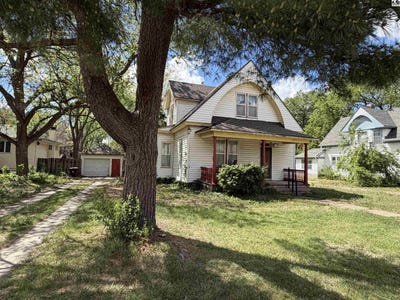 /international/us/511-n-2nd-st-lindsborg-ks-110107463752/