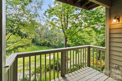/international/us/220-stoney-falls-loop-burnsville-nc-110107552232/