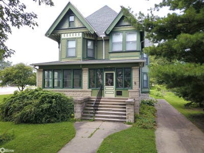 /international/us/1125-broad-street-grinnell-ia-110119906448/