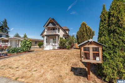 /international/us/233-e-9th-st-port-angeles-wa-110109169085/