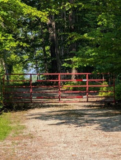 /international/us/10712-s-spruce-st-hulbert-mi-110101435664/?lang=en