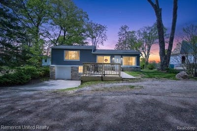 /international/us/3980-ben-hur-drive-brighton-twp-mi-110108339400/