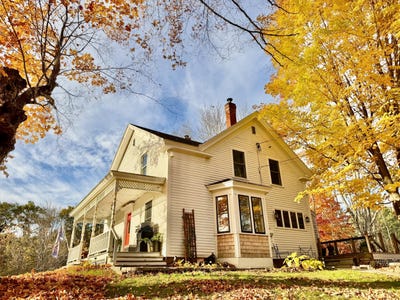 /international/us/15-graham-road-brunswick-me-110120737132/