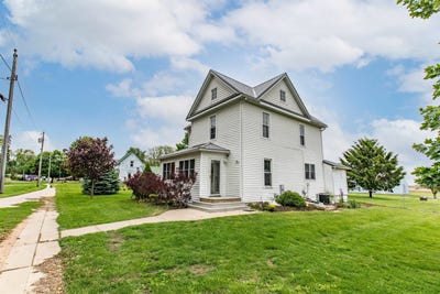 /international/us/210-commerce-street-rewey-wi-110108382256/