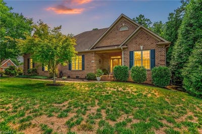 /international/us/6314-chesney-way-whitsett-nc-110119667431/