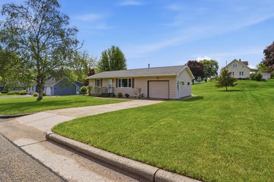 /international/us/1175-maple-street-plain-wi-110108146571/