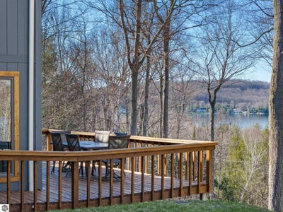 /international/us/4692-e-duck-lake-road-lake-leelanau-mi-110107656500/
