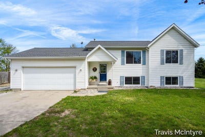 /international/us/75-cleveland-street-e-coopersville-mi-110107847081/