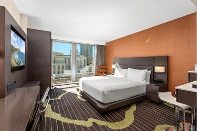 /international/us/207-5th-ave-san-diego-ca-110120553662/